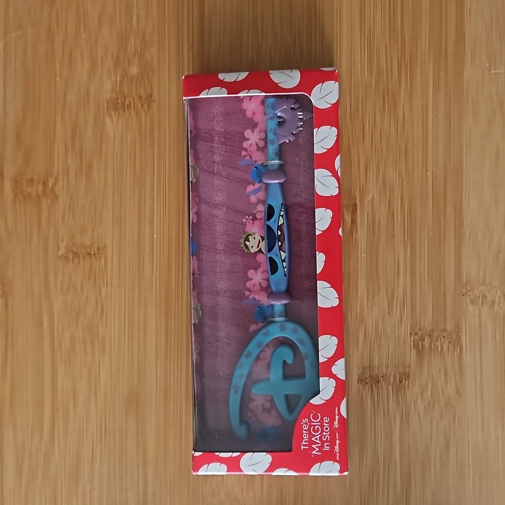 NIB Rare Disney Store Cast Member Exclusive Lilo and Stitch Opening Ceremony Key